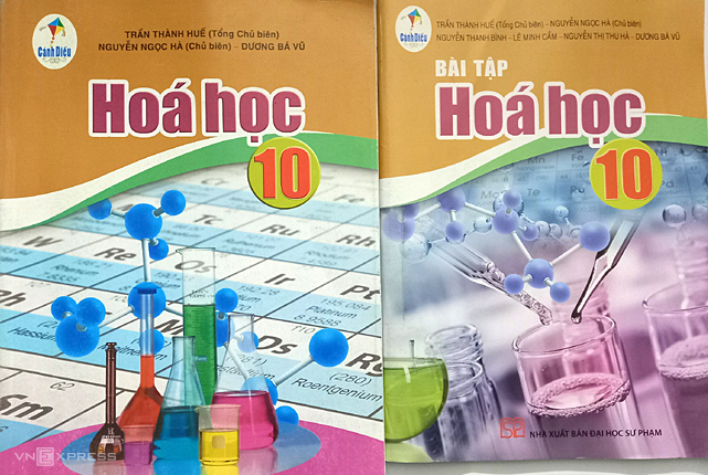 Lớp Nam Anh hiện học SGK Hóa học 10 của bộ sách Cánh diều. Ảnh: Nhân vật cung cấp