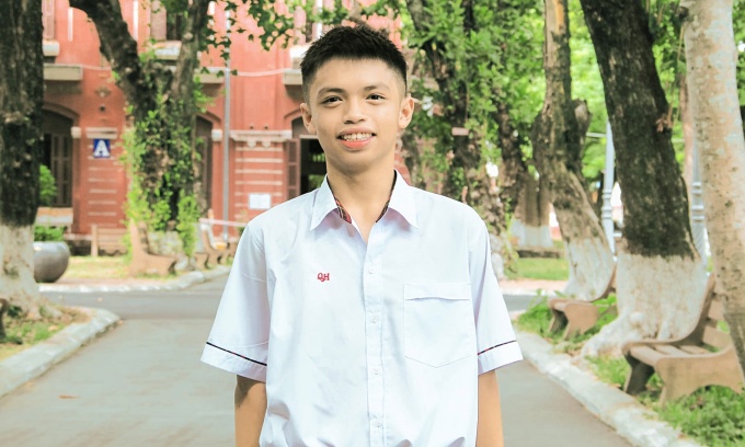 Minh Triết tại trường THPT chuyên Quốc học, Thừa Thiên Huế, năm 2022. Ảnh: Nhân vật cung cấp
